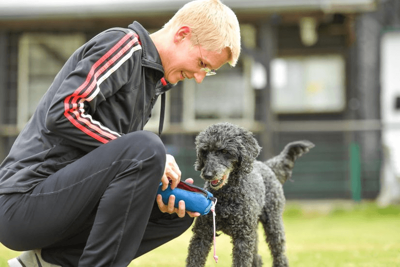 Ina Niemann mit Hund beim Training